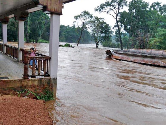 Sau 6 ngày, hiện trường nơi vỡ đập thủy điện ở Lào vẫn ngổn ngang ảnh 4