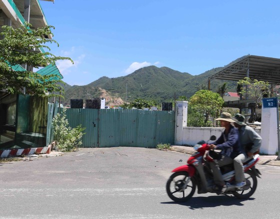 Làm 1km đường, hoán đổi 1ha “đất vàng” ven biển ảnh 2