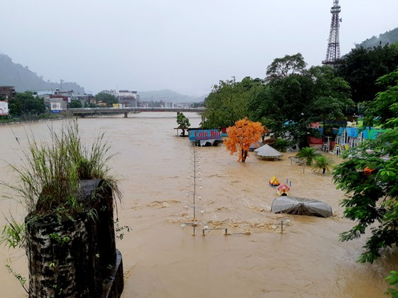 Địa đầu Hà Giang ngập trong nước lũ ảnh 1