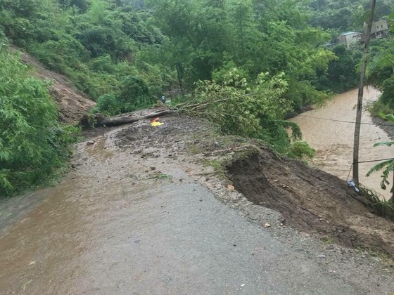 Hàng trăm người “chôn chân” trên đèo Chẹn ảnh 5
