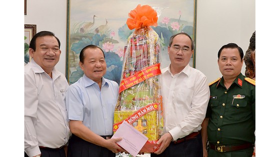 Lãnh đạo TPHCM thăm các đơn vị, cá nhân tham gia cuộc Tổng tiến công và nổi dậy Xuân Mậu Thân 1968 ảnh 1