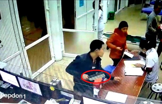 Không được tháo khớp tay, vác dao vào bệnh viện gây náo loạn ảnh 1