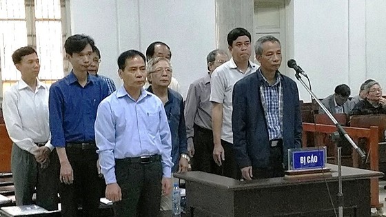 Xét xử vụ án vỡ đường ống nước sông Đà: Bị cáo không phục kết luận giám định ảnh 1