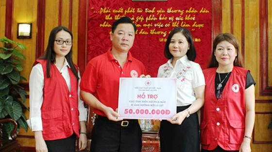 Cứu trợ khẩn cấp người dân bị thiệt hại do mưa lũ ảnh 1