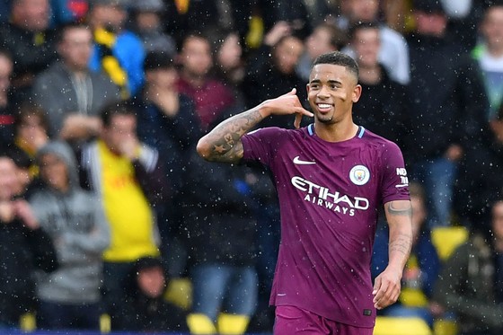 Thắng hủy diệt, Man.City lên ngôi đầu ảnh 2