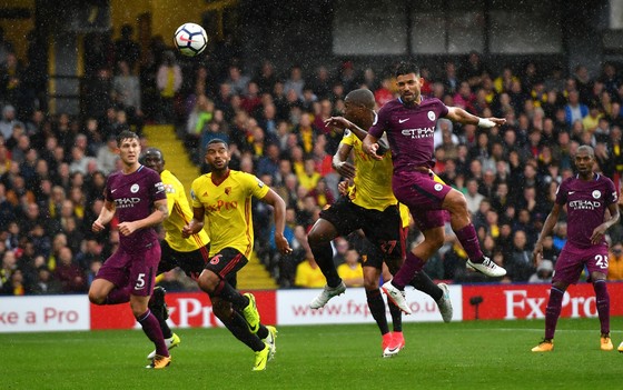 Thắng hủy diệt, Man.City lên ngôi đầu ảnh 1