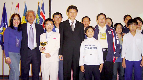 Lê Quang Liêm giành cúp á quân U.12 thế giới tại Hy Lạp năm 2003