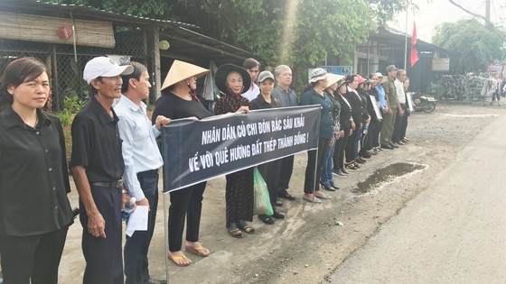 Đông đảo các tầng lớp nhân dân đưa tiễn nguyên Thủ tướng Phan Văn Khải ảnh 45