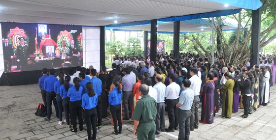 Đông đảo các tầng lớp nhân dân đưa tiễn nguyên Thủ tướng Phan Văn Khải ảnh 53