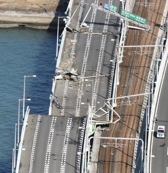 Siêu bão Jebi tiếp tục gây thiệt hại tại miền Tây Nhật Bản ảnh 7