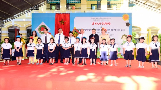 Tặng gần 2 triệu mũ bảo hiểm cho học sinh lớp một ảnh 1