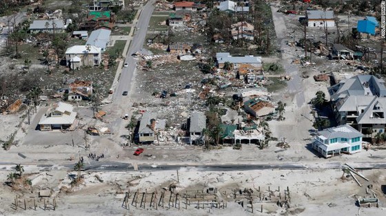 Siêu bão Michael tấn công Florida: 17 người chết, một căn cứ quân sự bị san bằng, cả thị trấn bị xóa sổ ảnh 19
