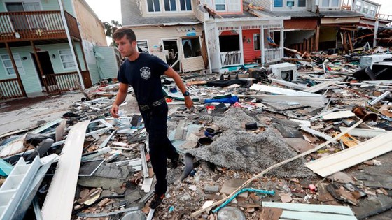 Siêu bão Michael tấn công Florida: 17 người chết, một căn cứ quân sự bị san bằng, cả thị trấn bị xóa sổ ảnh 26