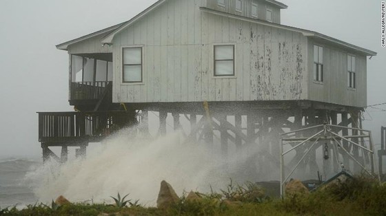 Siêu bão Michael tấn công Florida: 17 người chết, một căn cứ quân sự bị san bằng, cả thị trấn bị xóa sổ ảnh 47