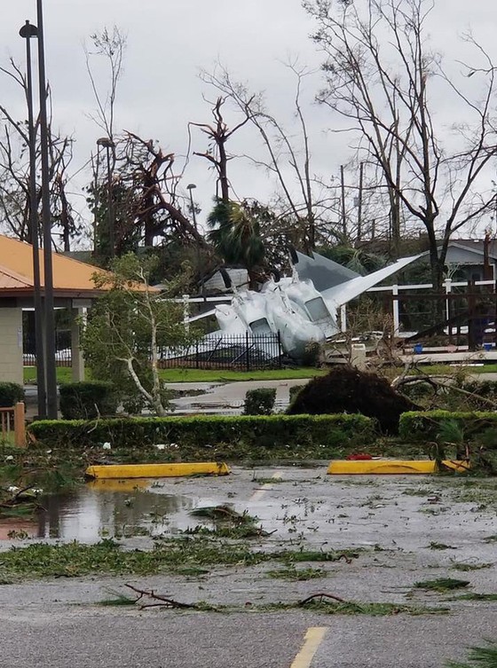 Siêu bão Michael tấn công Florida: 17 người chết, một căn cứ quân sự bị san bằng, cả thị trấn bị xóa sổ ảnh 15