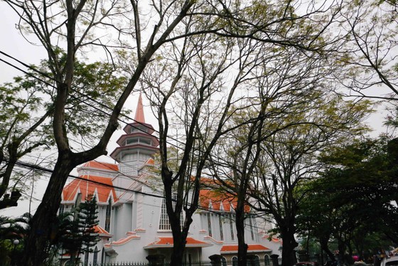 Hai nhà thờ tuyệt đẹp trên đất cố đô hình ảnh 18 Hai nha tho tuyet dep tren dat co do hinh anh 18