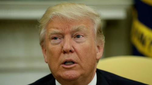 Tiết lộ thông tin mật cho Nga, ông Trump có phạm tội phản quốc? - ảnh 1