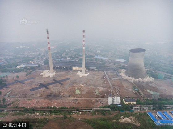 Trung Quốc phá dỡ nhà máy nhiệt điện ảnh 6