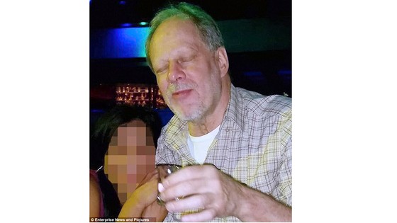 Vụ thảm sát Las Vegas: Phát hiện chiếc ô tô thứ hai của hung thủ Stephen Paddock ảnh 1