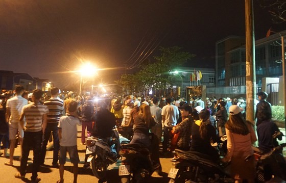 Người dân kiên quyết yêu cầu dời nhà máy đi nơi khác ảnh 1