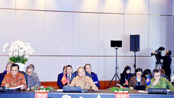Thủ tướng Nguyễn Xuân Phúc gặp các nhà lãnh đạo ASEAN: Tăng hợp tác và kết nối đa phương ảnh 1