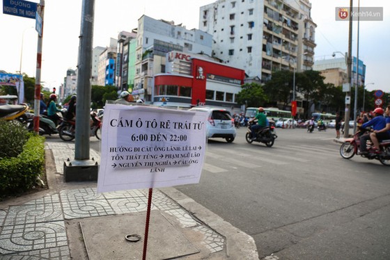 Giao thông ở Sài Gòn rối như canh hẹ sau khi phân luồng thi công nhà ga trung tâm Bến Thành - Ảnh 8. Giao thông ở Sài Gòn rối như canh hẹ sau khi phân luồng thi công nhà ga trung tâm Bến Thành - Ảnh 8.
