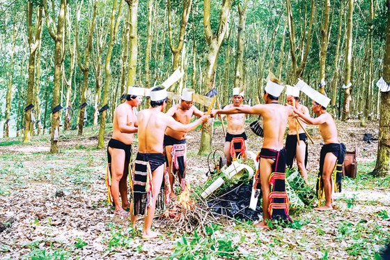 Tết ăn than người Giẻ - Triêng ảnh 4