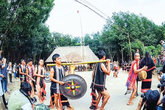 Tết ăn than người Giẻ - Triêng ảnh 3