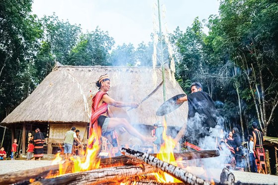 Tết ăn than người Giẻ - Triêng ảnh 6