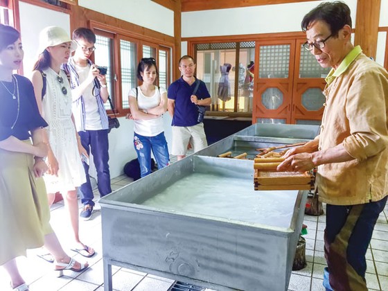 Cổ tích giấy Hanji ảnh 1