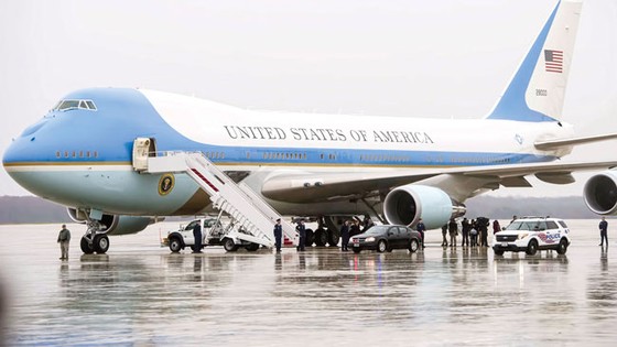 Mua máy bay làm Air Force One ảnh 1