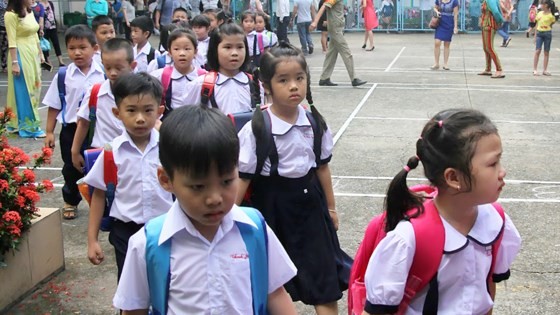Nhộn nhịp tựu trường năm học mới 2017 - 2018 ảnh 1