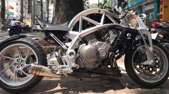 Siêu mô tô tiền tỷ Ariel Ace tái xuất trên phố Sài thành Siêu mô tô tiền tỷ Ariel Ace tái xuất trên phố Sài thành