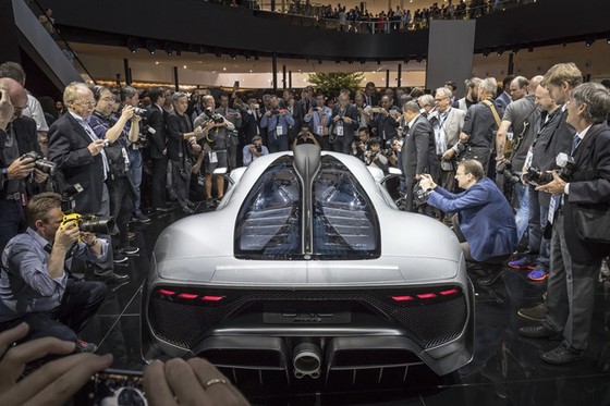 Vẻ đẹp xuất sắc của xe đua Công thức 1 đường phố Mercedes-AMG Project One ngoài đời thực - Ảnh 5. Vẻ đẹp xuất sắc của xe đua Công thức 1 đường phố Mercedes-AMG Project One ngoài đời thực - Ảnh 5.