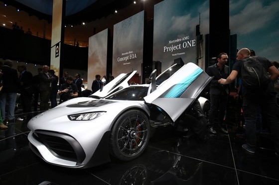 Vẻ đẹp xuất sắc của xe đua Công thức 1 đường phố Mercedes-AMG Project One ngoài đời thực - Ảnh 9. Vẻ đẹp xuất sắc của xe đua Công thức 1 đường phố Mercedes-AMG Project One ngoài đời thực - Ảnh 9.