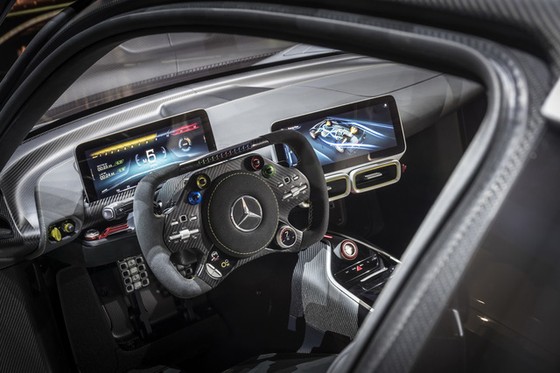 Vẻ đẹp xuất sắc của xe đua Công thức 1 đường phố Mercedes-AMG Project One ngoài đời thực - Ảnh 17. Vẻ đẹp xuất sắc của xe đua Công thức 1 đường phố Mercedes-AMG Project One ngoài đời thực - Ảnh 17.