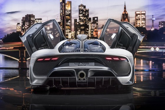 Vẻ đẹp xuất sắc của xe đua Công thức 1 đường phố Mercedes-AMG Project One ngoài đời thực - Ảnh 19. Vẻ đẹp xuất sắc của xe đua Công thức 1 đường phố Mercedes-AMG Project One ngoài đời thực - Ảnh 19.