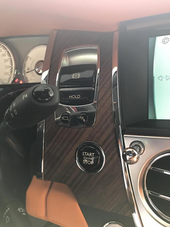 Rolls-Royce Dawn 25 tỷ Đồng bất ngờ xuất hiện tại Sài thành - Ảnh 19. Rolls-Royce Dawn 25 tỷ Đồng bất ngờ xuất hiện tại Sài thành - Ảnh 19.