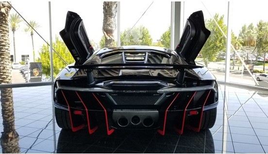 Đây là chiếc Lamborghini Centenario đầu tiên trên thế giới được rao bán - Ảnh 4. Đây là chiếc Lamborghini Centenario đầu tiên trên thế giới được rao bán - Ảnh 4.