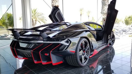 Đây là chiếc Lamborghini Centenario đầu tiên trên thế giới được rao bán - Ảnh 3. Đây là chiếc Lamborghini Centenario đầu tiên trên thế giới được rao bán - Ảnh 3.