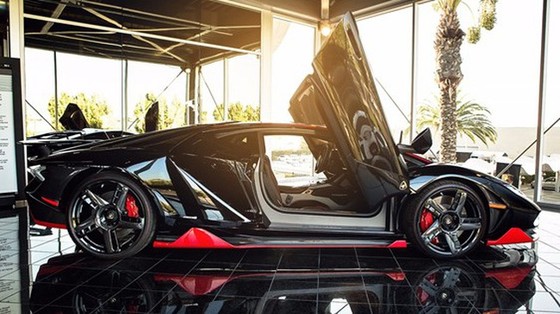 Đây là chiếc Lamborghini Centenario đầu tiên trên thế giới được rao bán Đây là chiếc Lamborghini Centenario đầu tiên trên thế giới được rao bán
