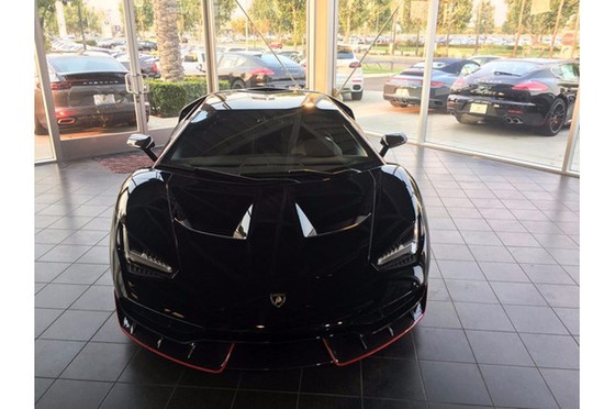 Đây là chiếc Lamborghini Centenario đầu tiên trên thế giới được rao bán - Ảnh 2. Đây là chiếc Lamborghini Centenario đầu tiên trên thế giới được rao bán - Ảnh 2.