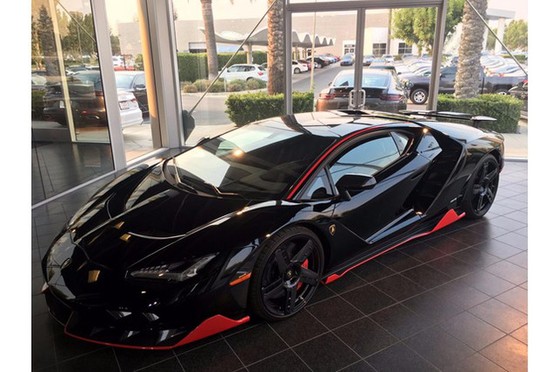 Đây là chiếc Lamborghini Centenario đầu tiên trên thế giới được rao bán - Ảnh 1. Đây là chiếc Lamborghini Centenario đầu tiên trên thế giới được rao bán - Ảnh 1.
