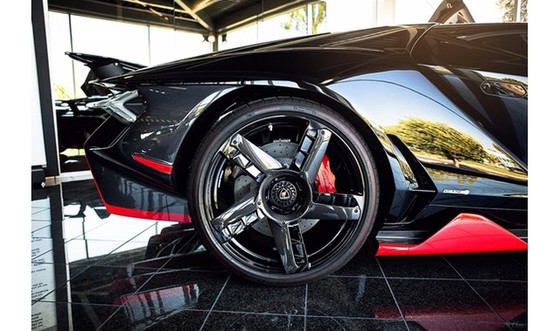Đây là chiếc Lamborghini Centenario đầu tiên trên thế giới được rao bán - Ảnh 8. Đây là chiếc Lamborghini Centenario đầu tiên trên thế giới được rao bán - Ảnh 8.
