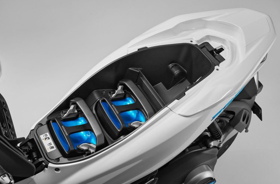 Bộ đôi Honda PCX Hybrid và PCX Electric được vén màn, sẽ bán vào năm sau - Ảnh 4. Bộ đôi Honda PCX Hybrid và PCX Electric được vén màn, sẽ bán vào năm sau - Ảnh 4.