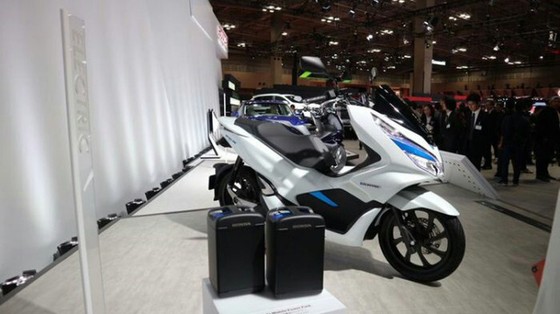 Bộ đôi Honda PCX Hybrid và PCX Electric được vén màn, sẽ bán vào năm sau - Ảnh 2. Bộ đôi Honda PCX Hybrid và PCX Electric được vén màn, sẽ bán vào năm sau - Ảnh 2.