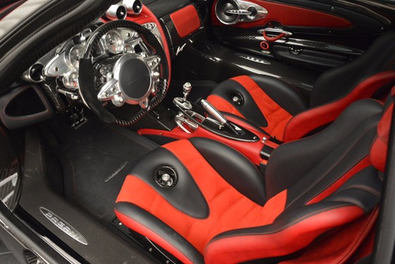 Thần gió Pagani Huayra dành cho fan cuồng màu đỏ - Ảnh 11. Thần gió Pagani Huayra dành cho fan cuồng màu đỏ - Ảnh 11.