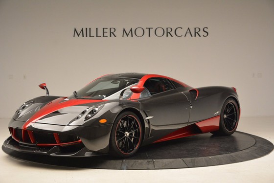 Thần gió Pagani Huayra dành cho fan cuồng màu đỏ - Ảnh 9. Thần gió Pagani Huayra dành cho fan cuồng màu đỏ - Ảnh 9.