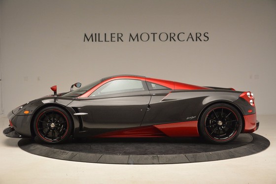 Thần gió Pagani Huayra dành cho fan cuồng màu đỏ - Ảnh 4. Thần gió Pagani Huayra dành cho fan cuồng màu đỏ - Ảnh 4.