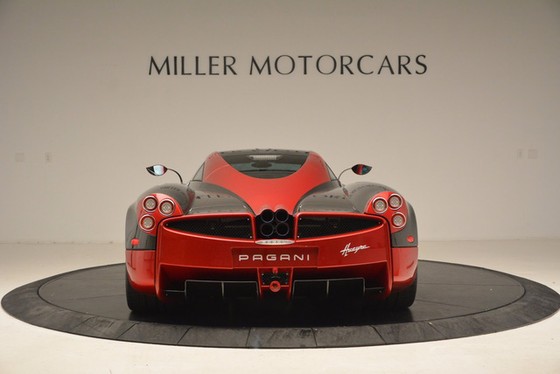 Thần gió Pagani Huayra dành cho fan cuồng màu đỏ - Ảnh 8. Thần gió Pagani Huayra dành cho fan cuồng màu đỏ - Ảnh 8.
